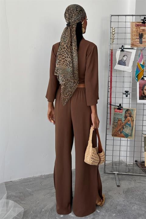 Ayrobin Suit with Tied Shirt and Slit Trousers 10179