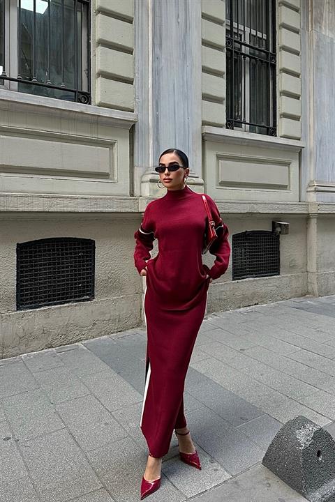 Skirted Sports Striped Suit 9991