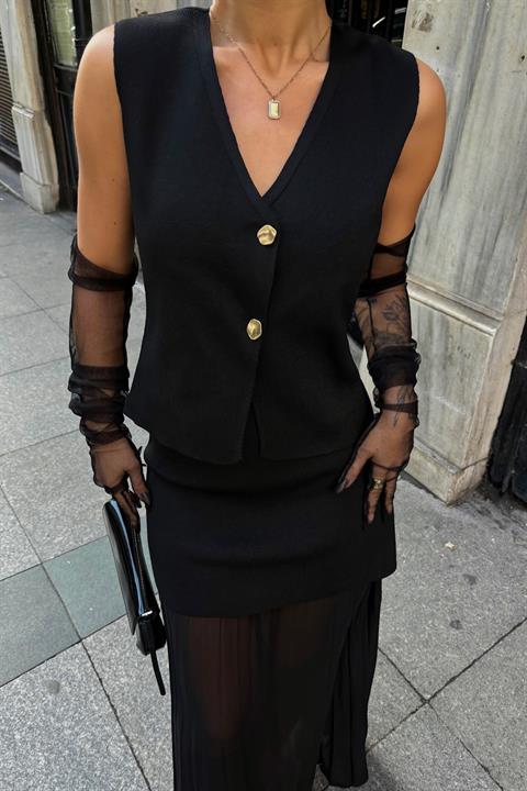 Knitwear Suit with Vest and Pleated Skirt 10001